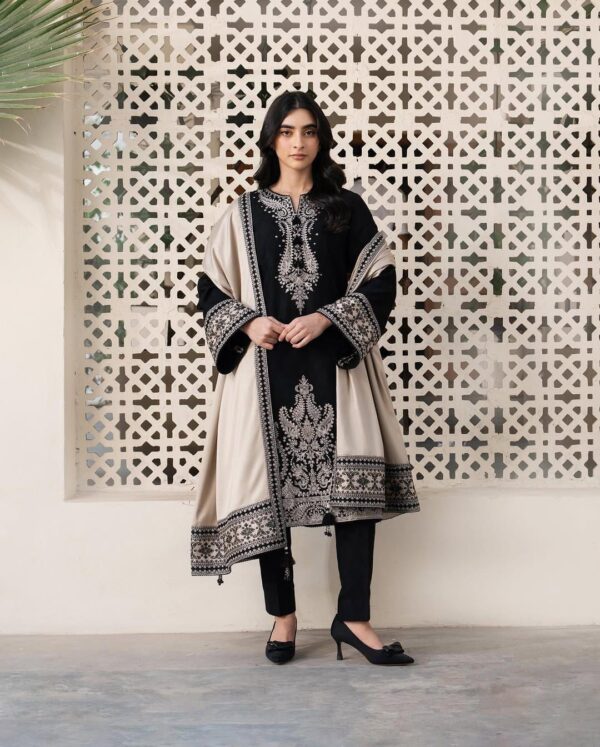 Jazmin Premium Air-Jet Dhanak Winter Collection 2025/26 – 3PC Heavy Embroidered Suit Worn by Pakistani Actress Nirmal